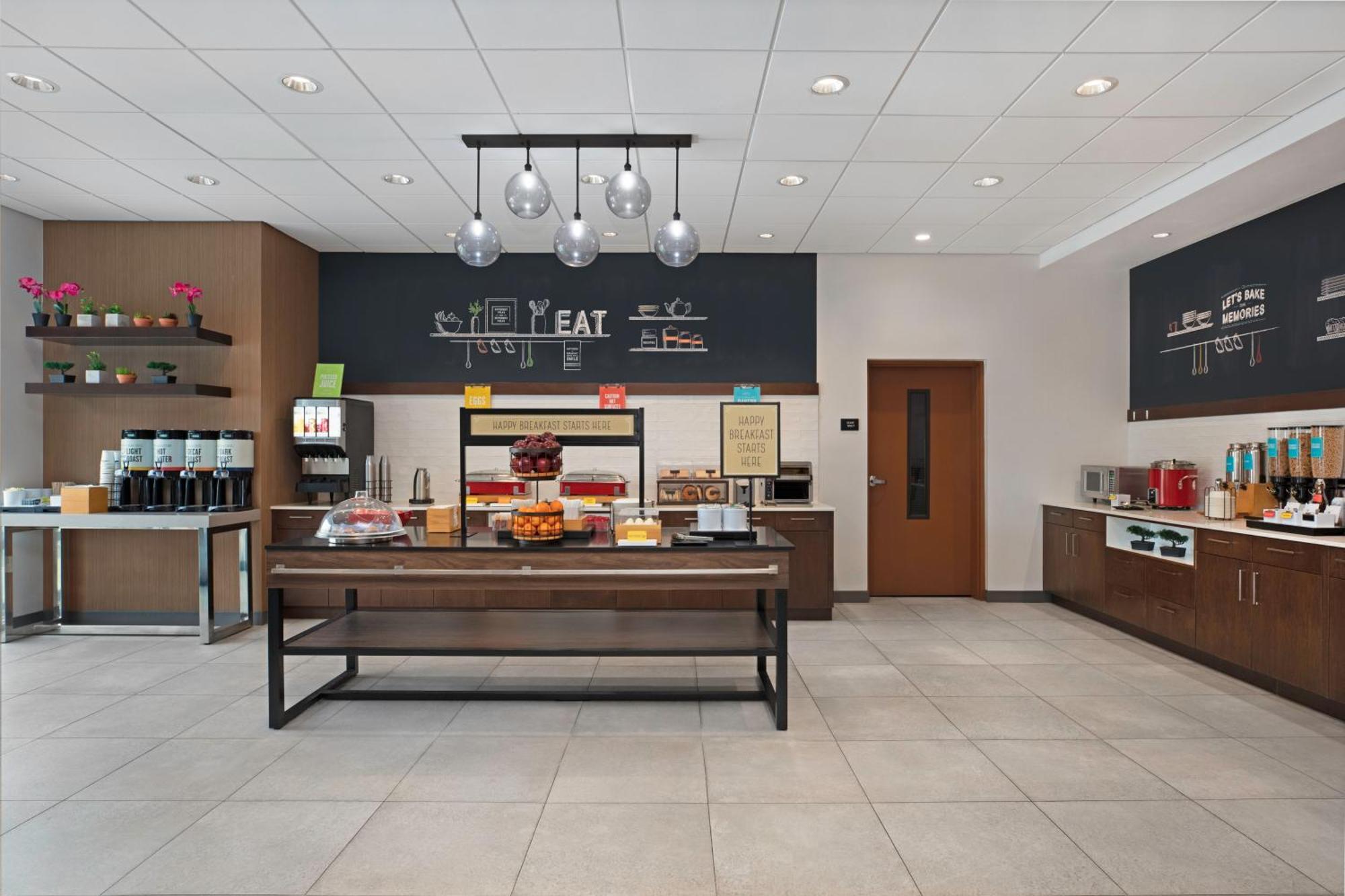 Hampton Inn By Hilton Cornwall Exterior photo