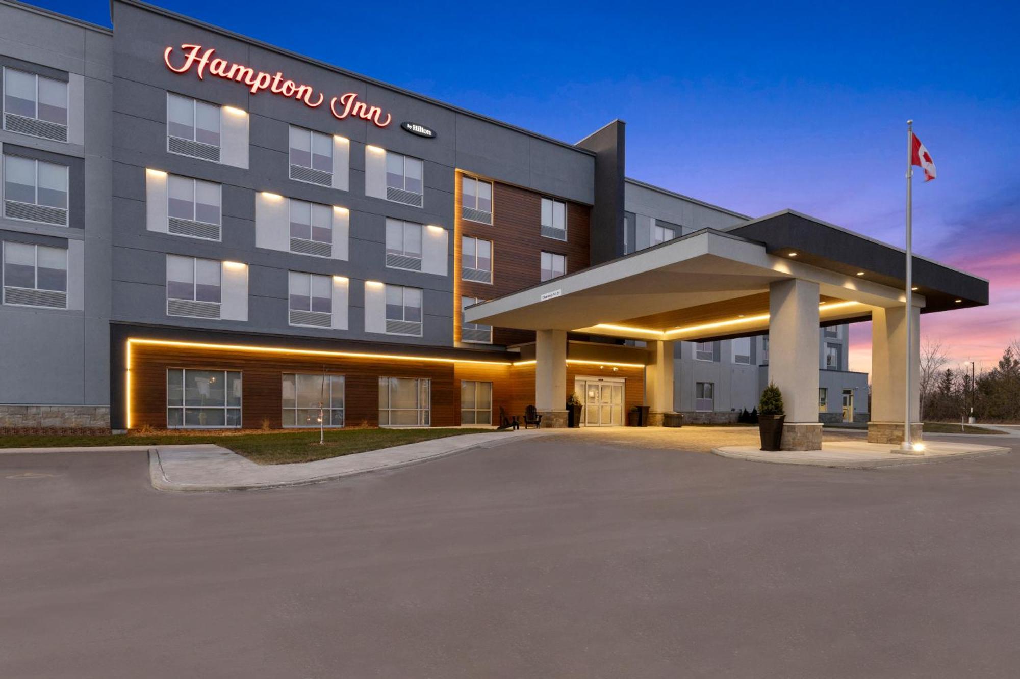 Hampton Inn By Hilton Cornwall Exterior photo