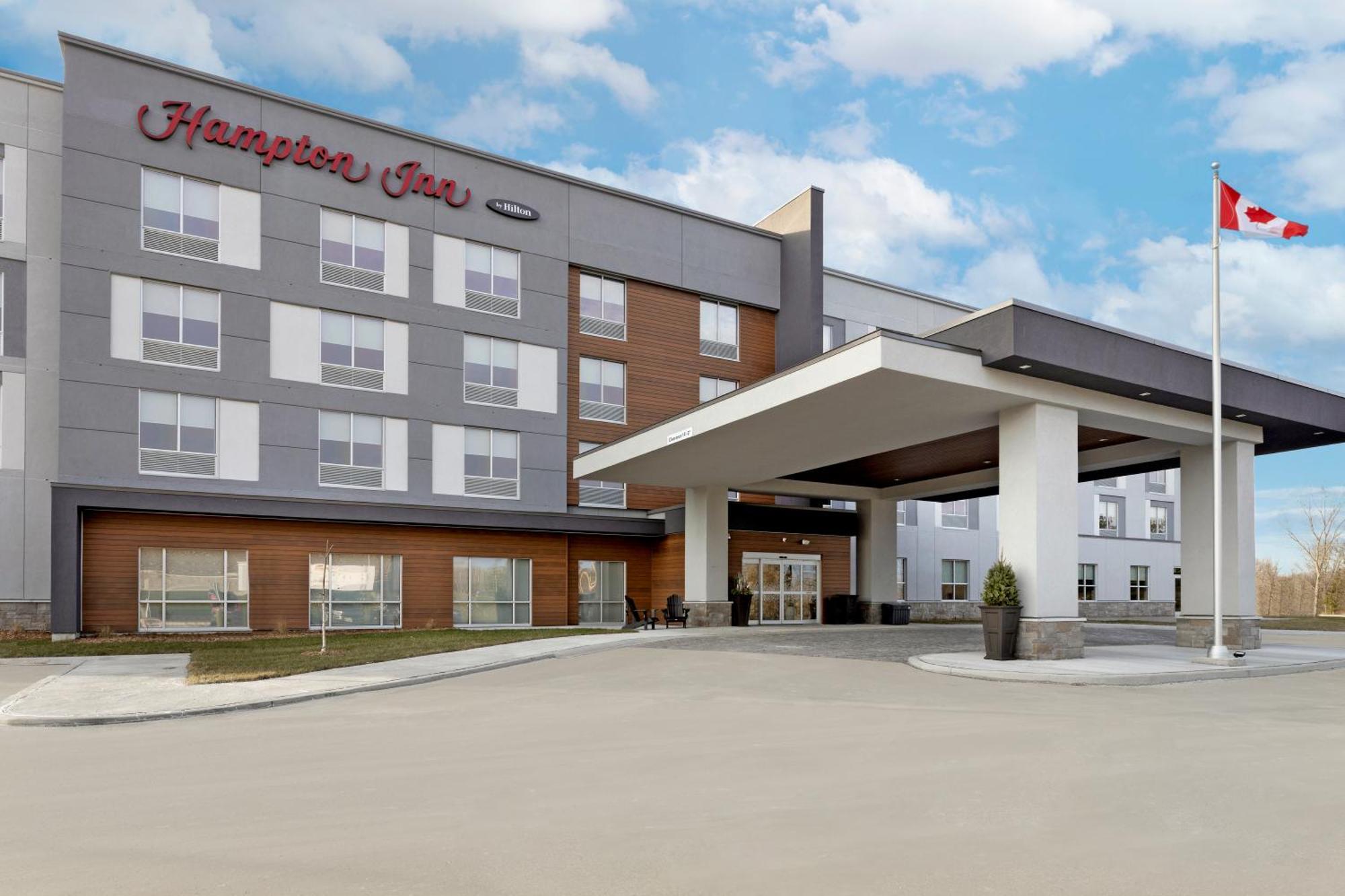 Hampton Inn By Hilton Cornwall Exterior photo