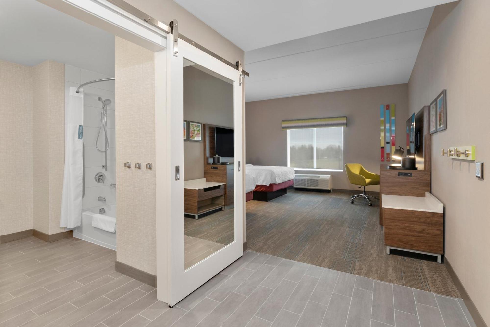 Hampton Inn By Hilton Cornwall Exterior photo