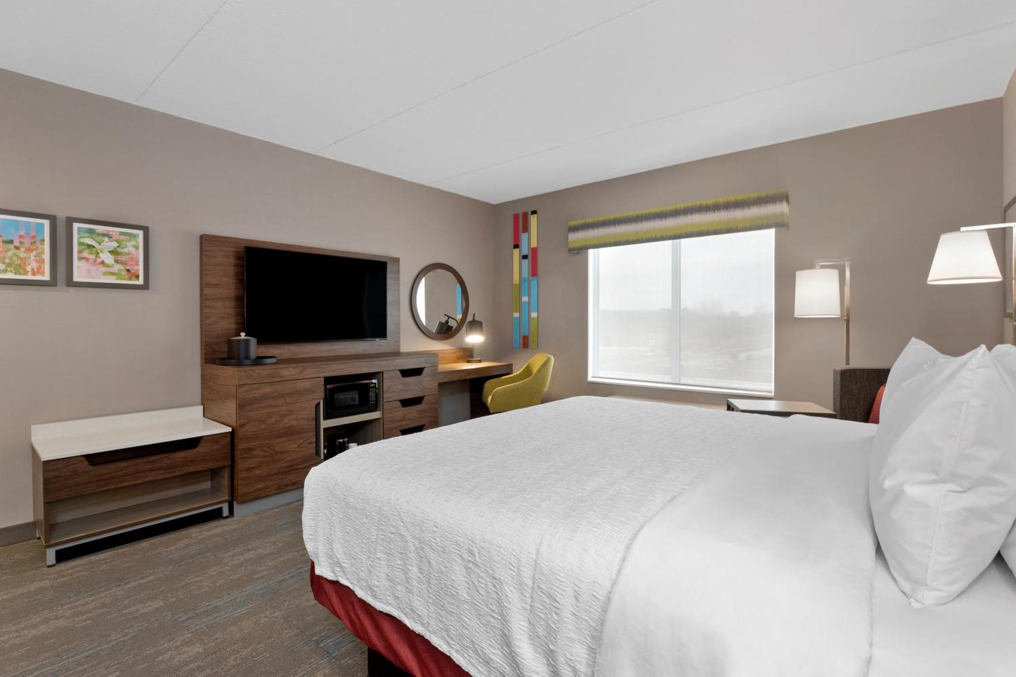 Hampton Inn By Hilton Cornwall Exterior photo