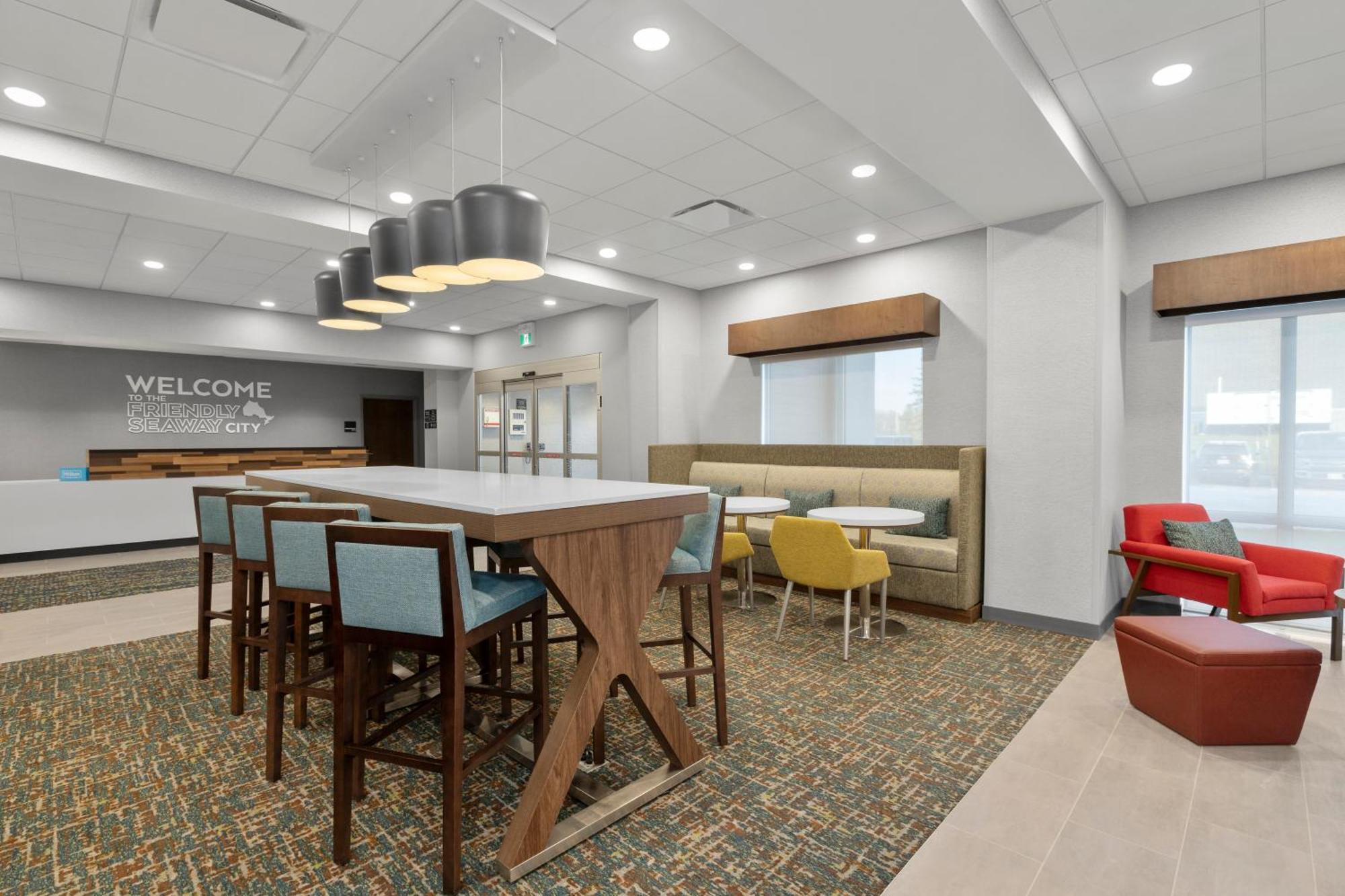 Hampton Inn By Hilton Cornwall Exterior photo