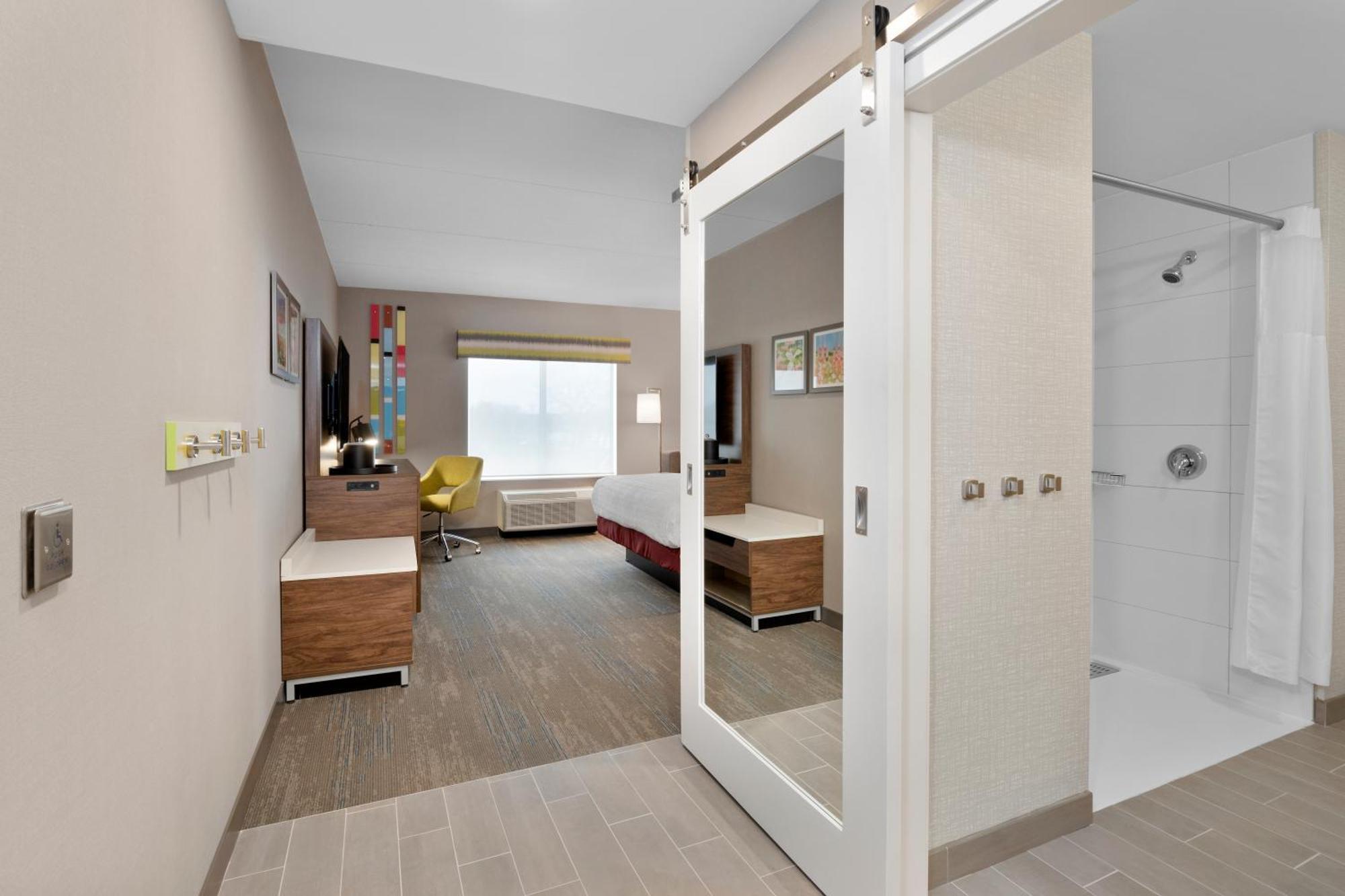Hampton Inn By Hilton Cornwall Exterior photo